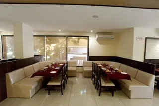 Ананд: Hotel Sach Regency