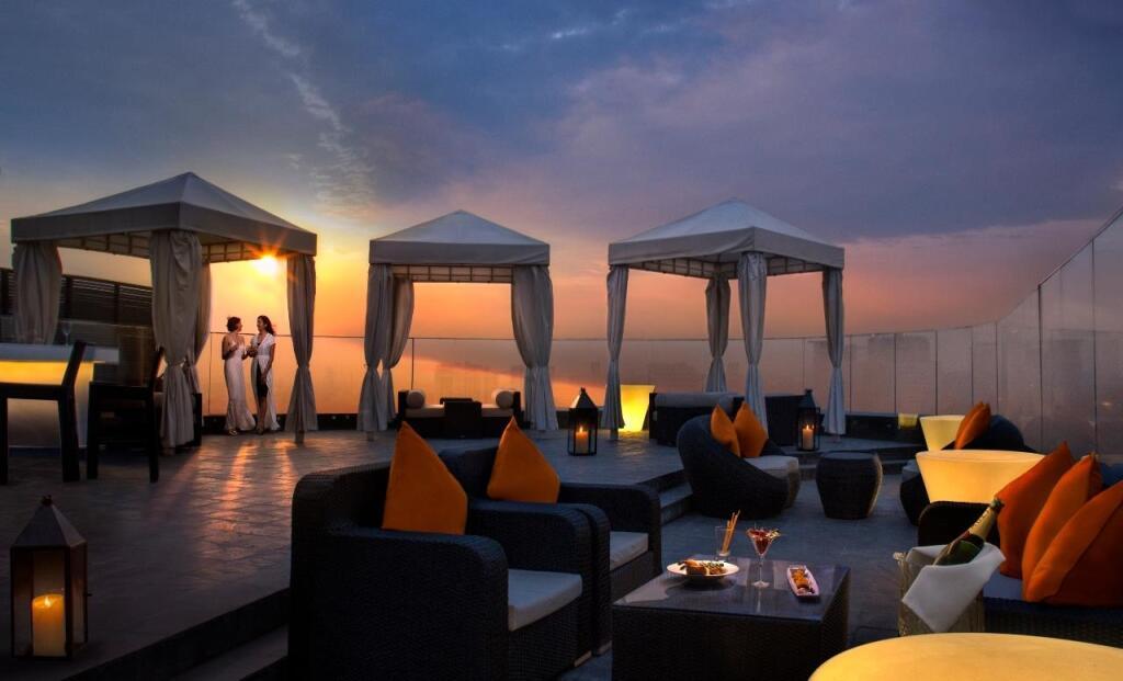 Бангалор: The Waverly Hotel & Residences