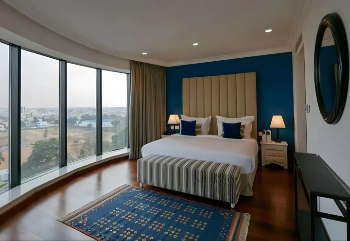 Бангалор: The Waverly Hotel & Residences