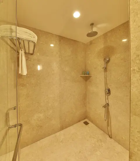 Бангалор: The Waverly Hotel & Residences