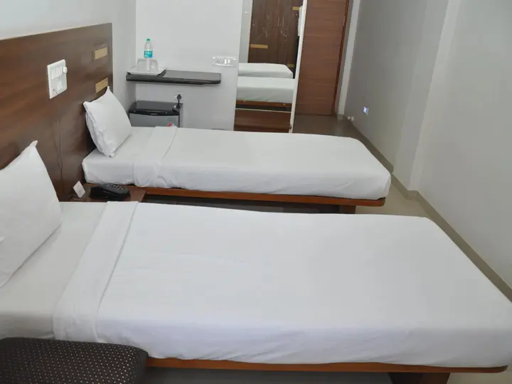 Нашик: Hotel Excellency Inn