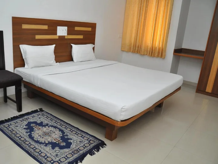 Нашик: Hotel Excellency Inn