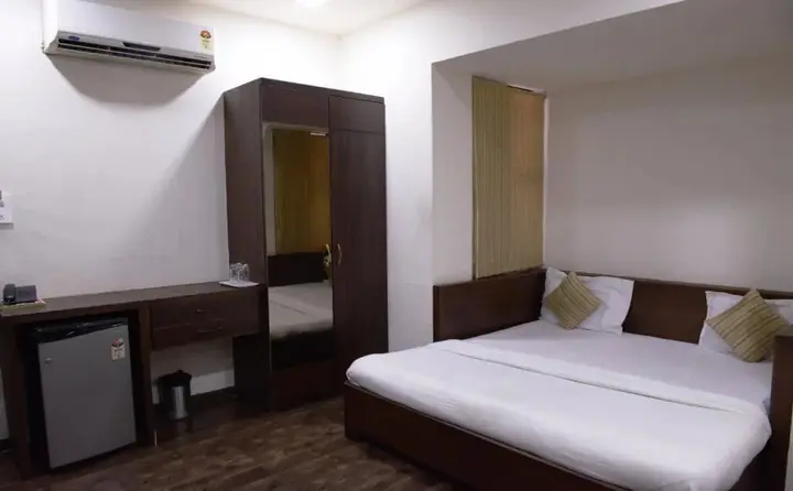 Вадодара: Hotel Palm View Residency