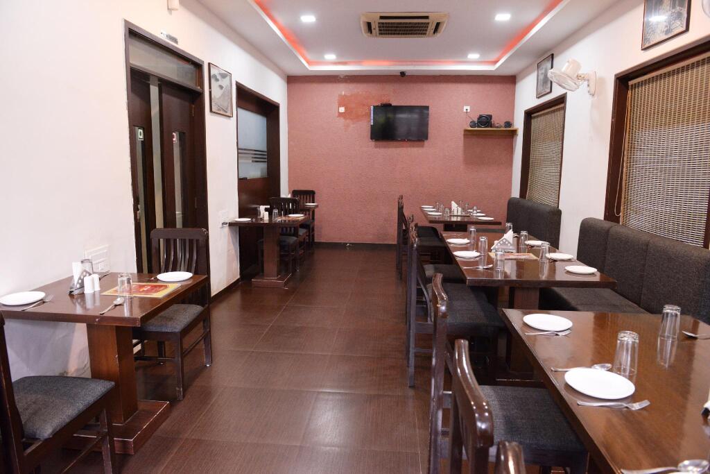 Вадодара: Hotel Palm View Residency