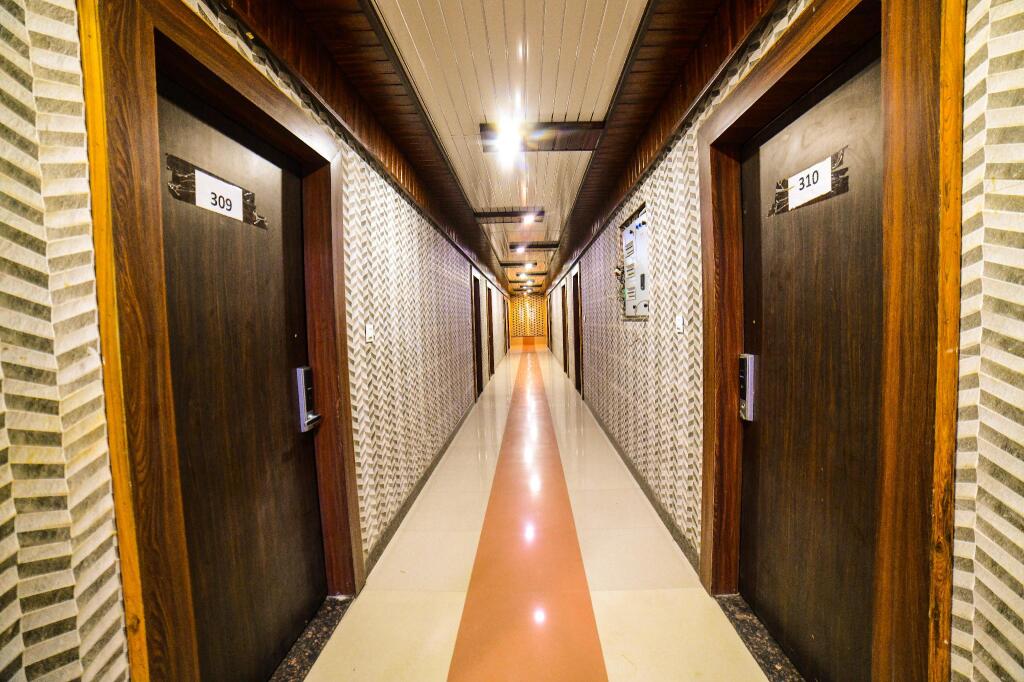 The Royal Paradise Resort and Salt Yard — фото 1