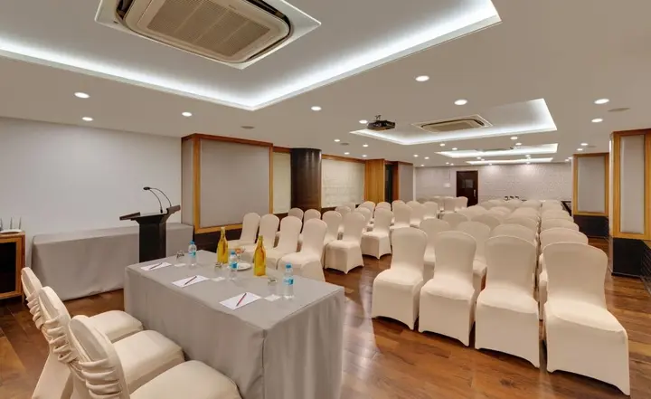 Пимпри-Чинчвад: The Fern Residency, MIDC - Pune