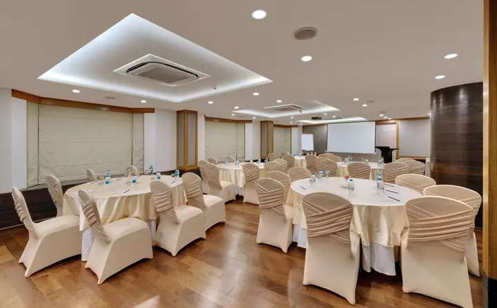 Пимпри-Чинчвад: The Fern Residency, MIDC - Pune