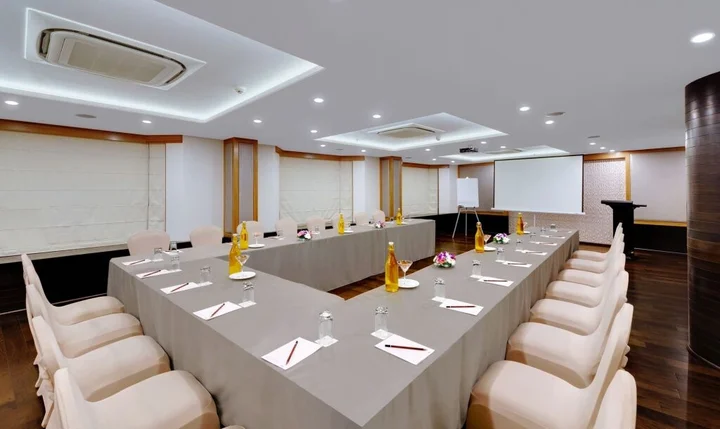 Пимпри-Чинчвад: The Fern Residency, MIDC - Pune