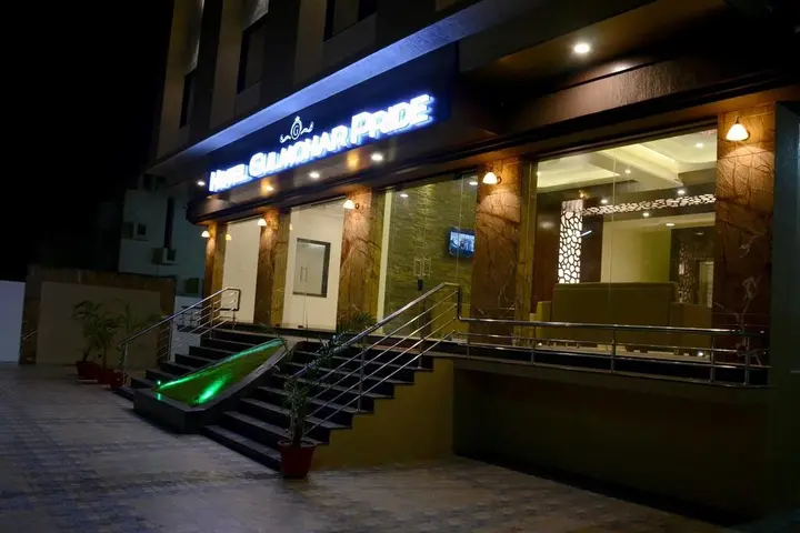 Ахмеднагар: Hotel Gulmohar Pride