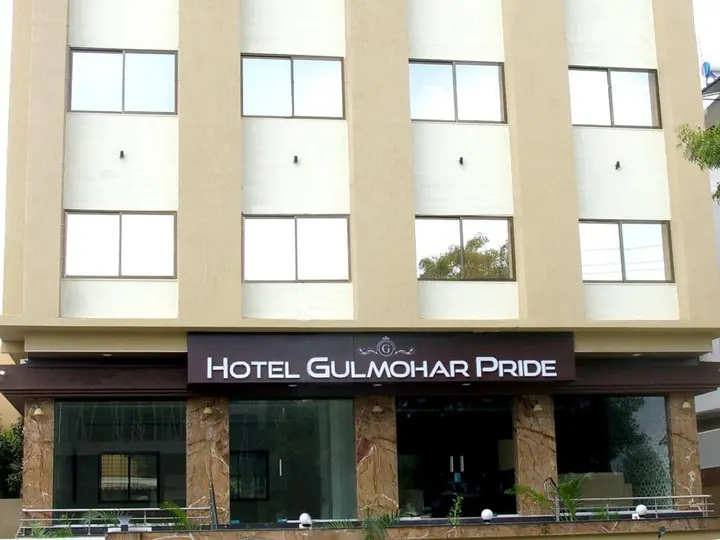 Ахмеднагар: Hotel Gulmohar Pride