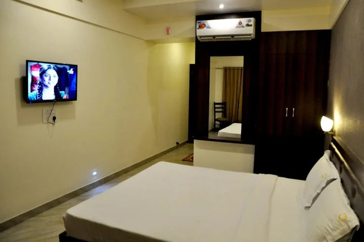 Ахмеднагар: Hotel Gulmohar Pride