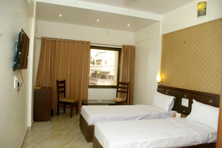 Ахмеднагар: Hotel Gulmohar Pride