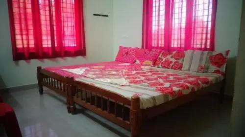 Куттикканам: Thekkekara Tourist Home Vagamon