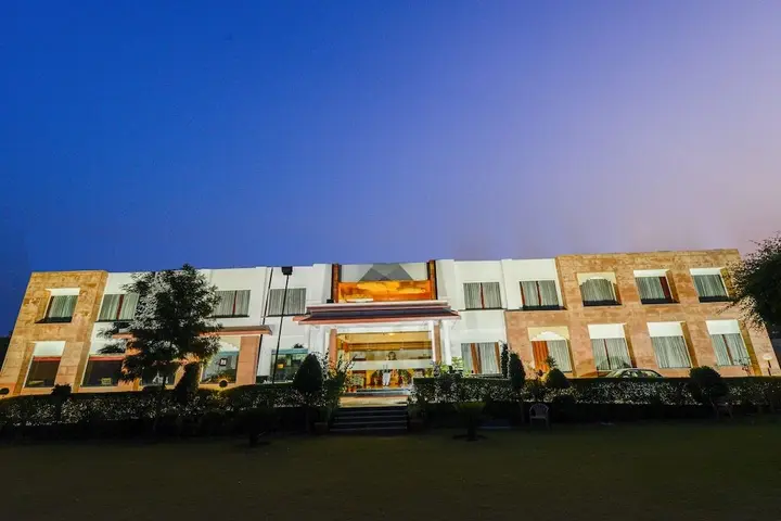 Джайпур: Shivam Resort and Hotel