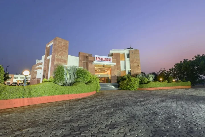 Джайпур: Shivam Resort and Hotel