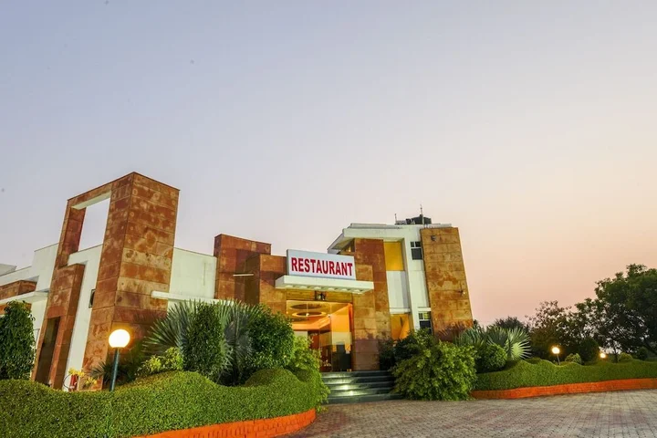Джайпур: Shivam Resort and Hotel