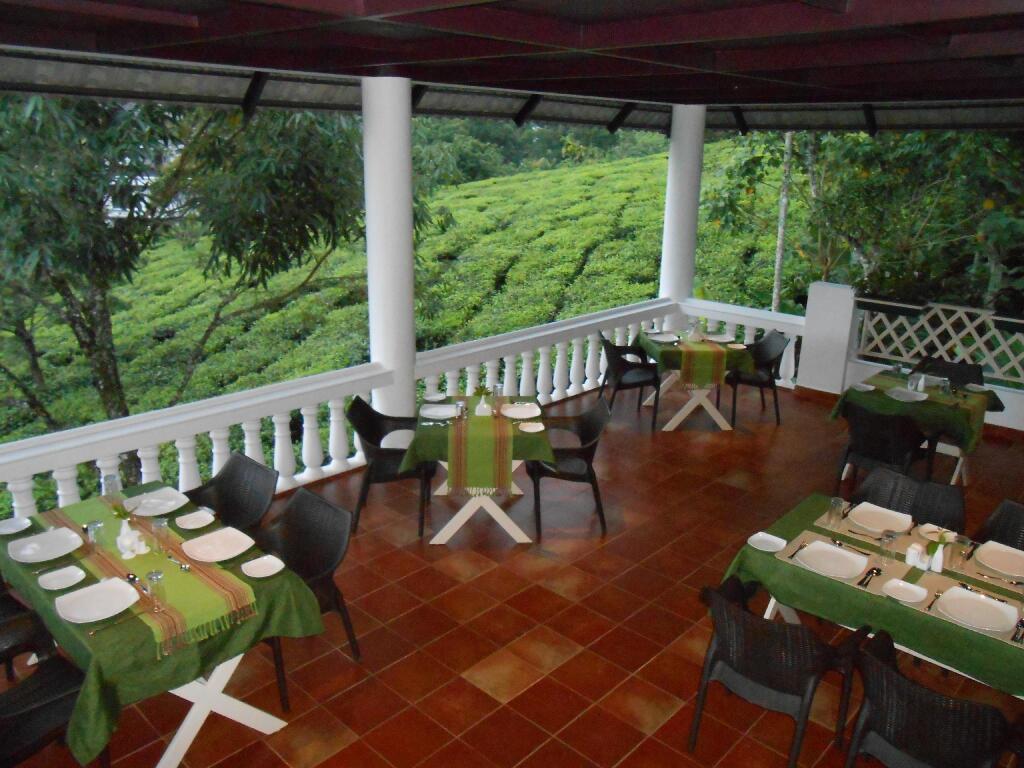 Муннар: Tea Harvester Munnar