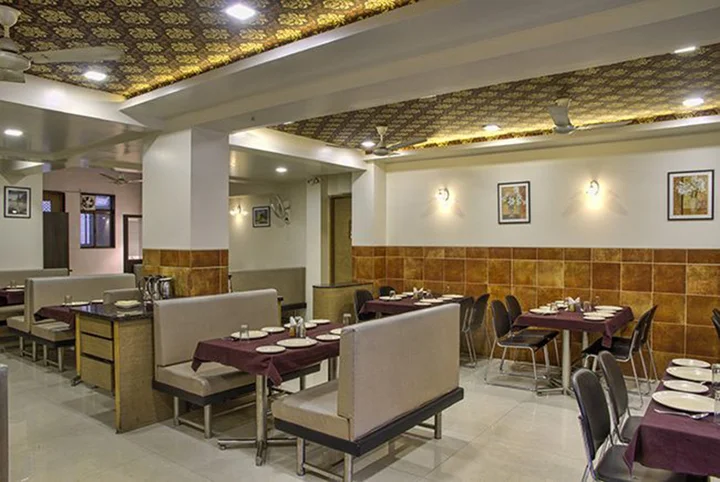 Нашик: Hotel New Holiday Plaza