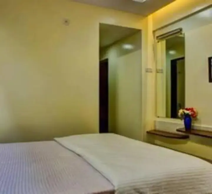 Нашик: Hotel New Holiday Plaza