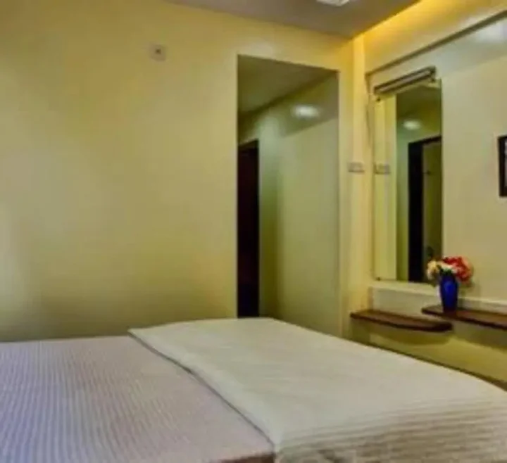 Нашик: Hotel New Holiday Plaza