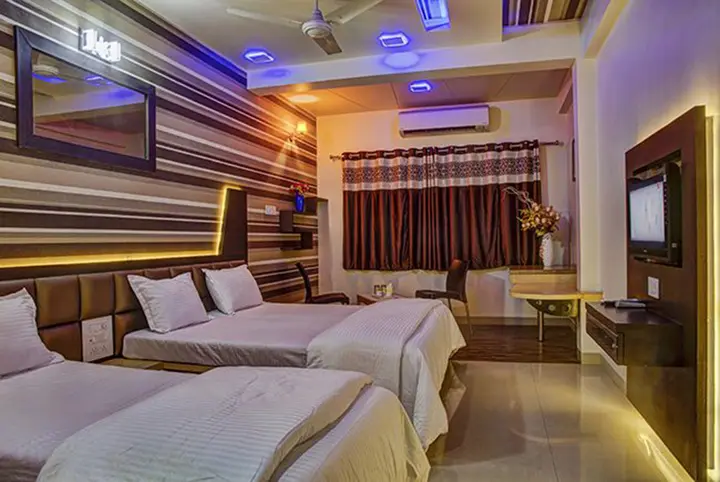 Нашик: Hotel New Holiday Plaza