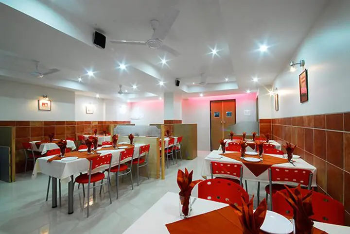 Нашик: Hotel New Holiday Plaza