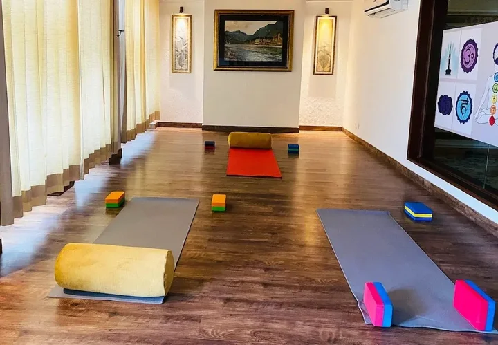 Ришикеш: Yog Niketan by Sanskriti
