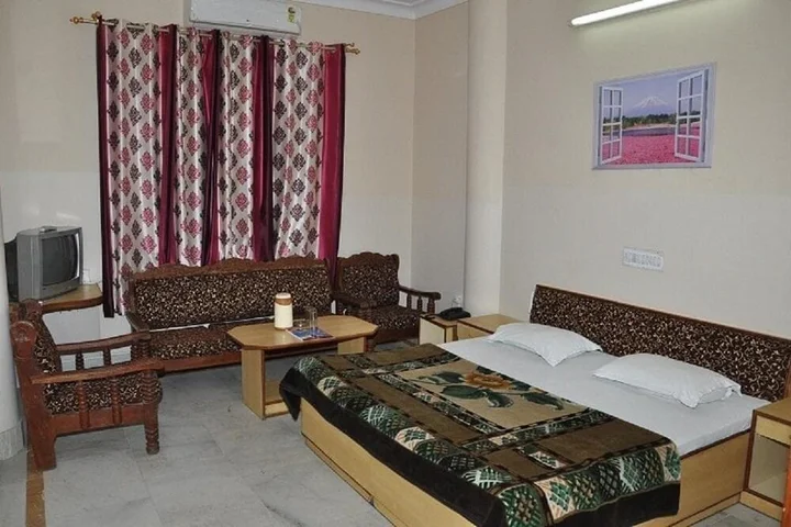 Читторгарх: Hotel Kirti Plaza