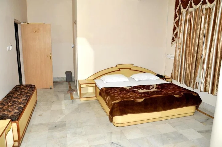 Читторгарх: Hotel Kirti Plaza