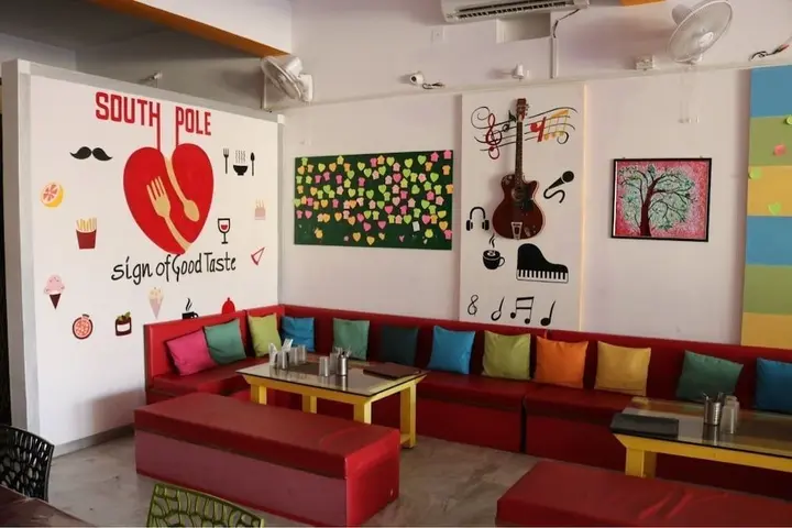 Читторгарх: Hotel Kirti Plaza