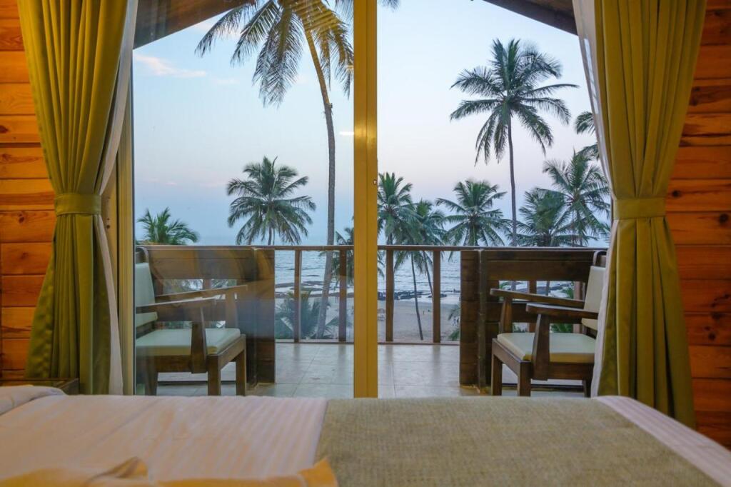 Вагатор: Antares Beach Resort