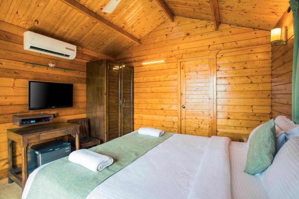 Вагатор: Antares Beach Resort