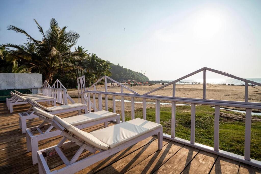Вагатор: Antares Beach Resort