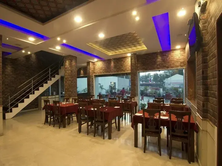 Вакад: FabHotel Satish Executive Hinjewadi