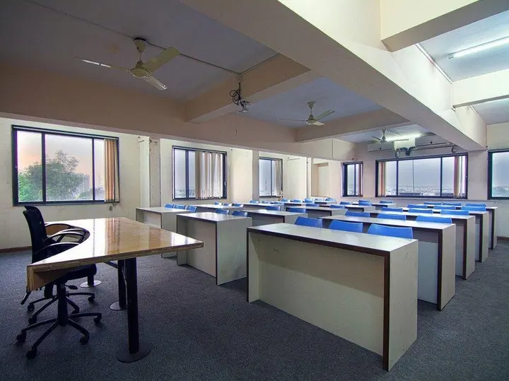 Вакад: FabHotel Satish Executive Hinjewadi