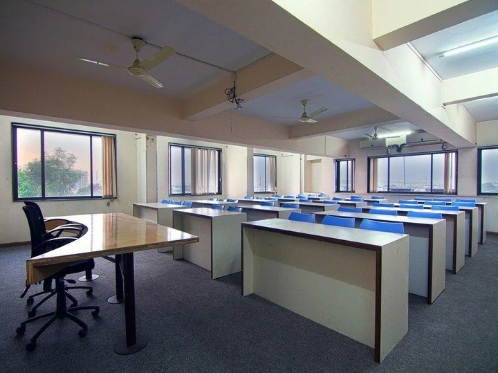 Вакад: FabHotel Satish Executive Hinjewadi