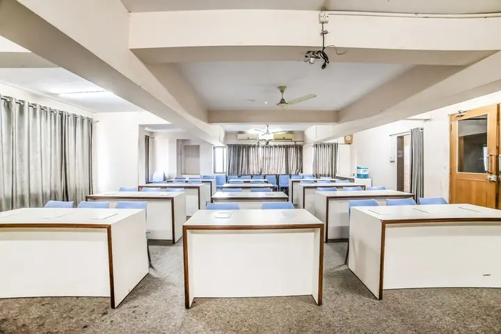 Вакад: FabHotel Satish Executive Hinjewadi