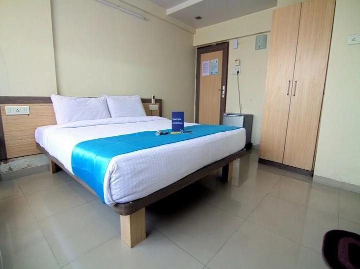 Вакад: FabHotel Satish Executive Hinjewadi