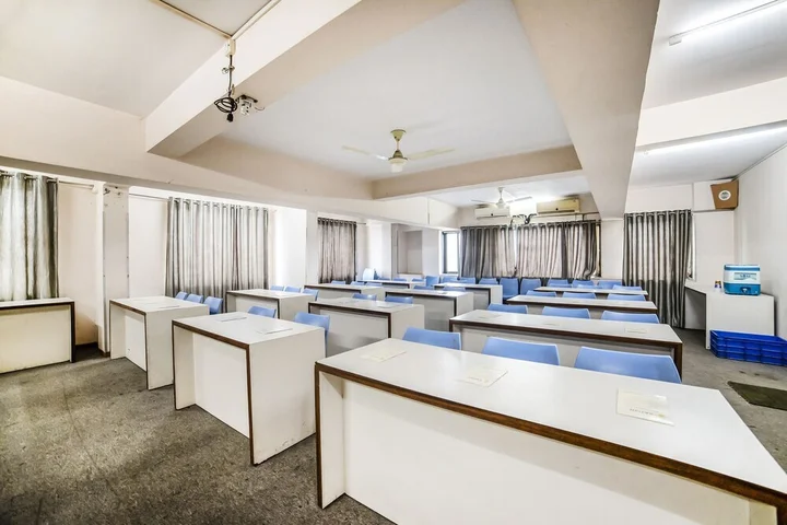 Вакад: FabHotel Satish Executive Hinjewadi