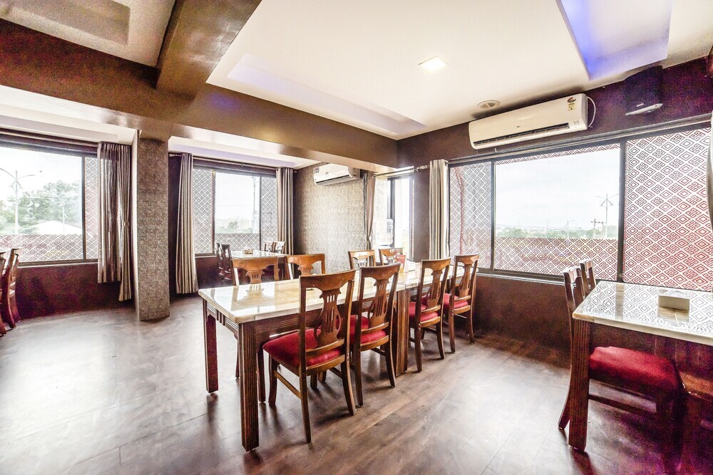 Вакад: FabHotel Satish Executive Hinjewadi