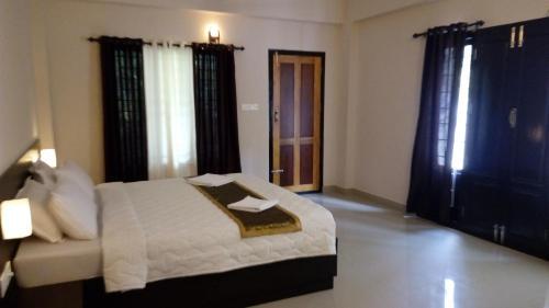 Кумили: Charles Premier Inn