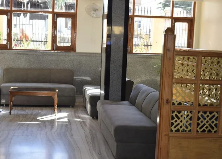 Катра: Hotel Rajdhani
