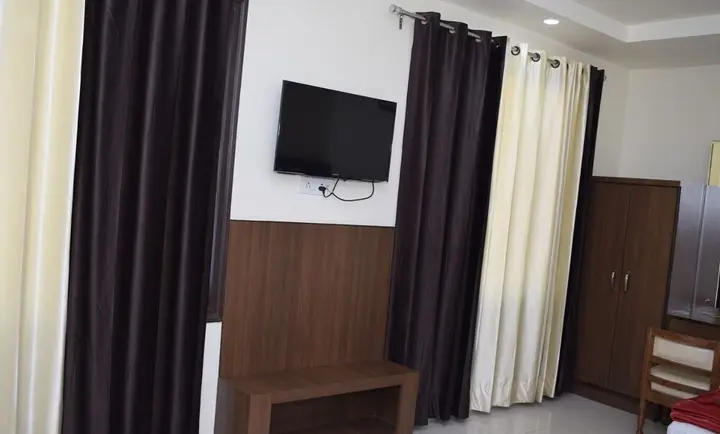 Катра: Hotel Rajdhani