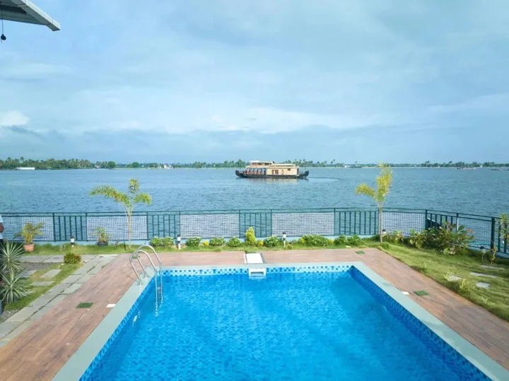 Мухамма: Mira's PMC Lakeshore Resort