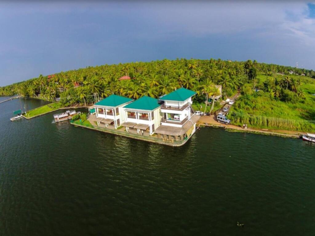 Мухамма: Mira's PMC Lakeshore Resort