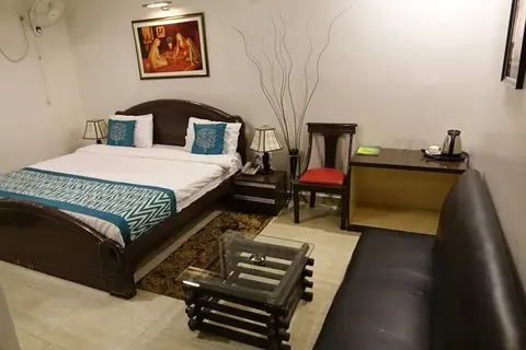 Нью-Дели: Milestone Hotel & Resort