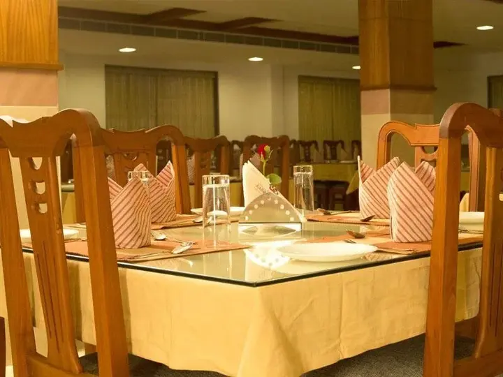 Чираккал: Hotel Rainbow Suites