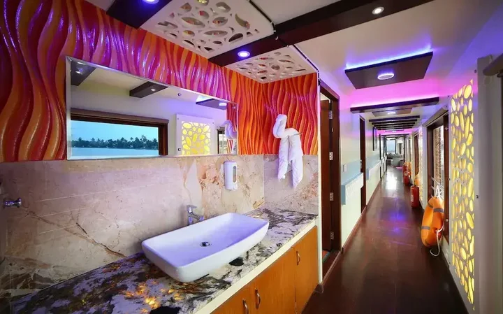 Аллеппи: Best Kerala Houseboat