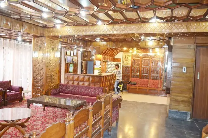 Шринагар: Houseboat Parimahal