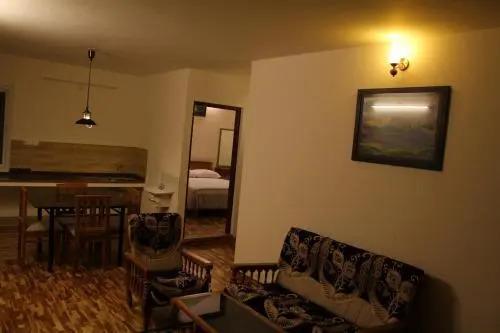 Ути: Abrar Holiday Inn